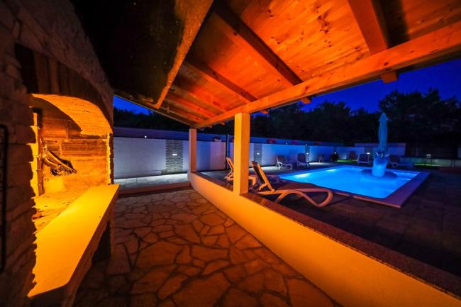 ANAI Serenity apartment , private heated pool and Hot Tub Images_1
