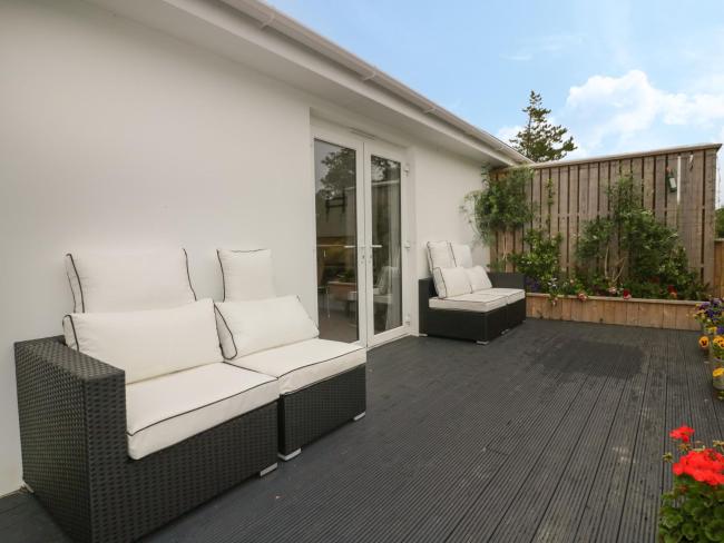 Helyk Lowarth Images_3