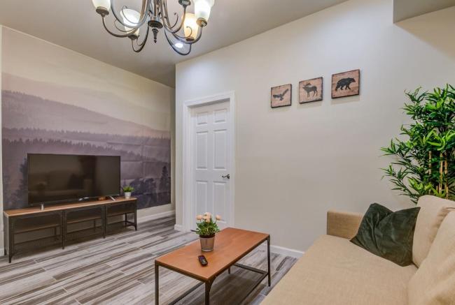 TWO Large condo by JSQ Path15 Mins to NYC Images_4