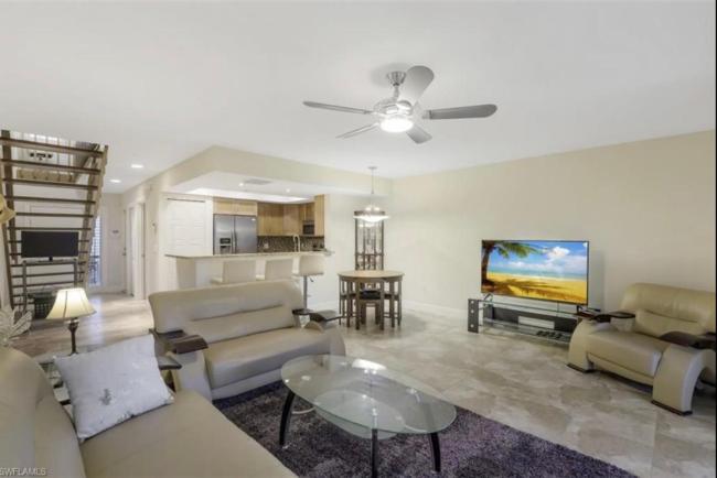 Pelican Ridge, Close to all in Naples. 2 floors with garage. Images_3
