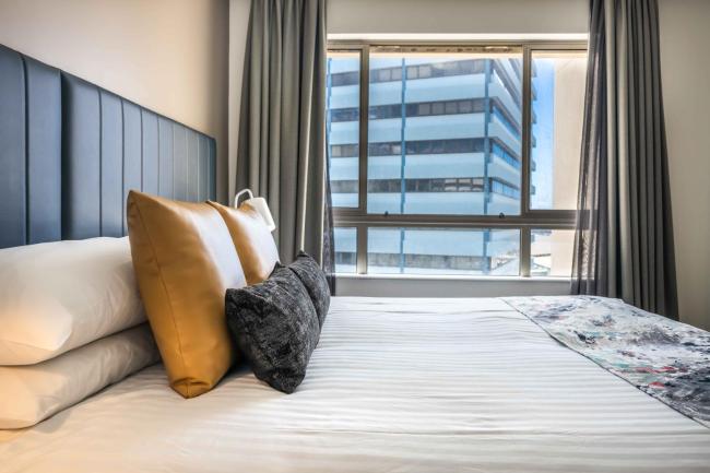 1-Bed with Gym, Pool, Sauna and Close to Trains Images_5