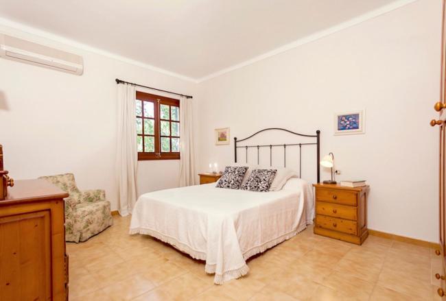 Villa in Pollenca Sleeps 4 includes Swimming pool and Air Con Images_2