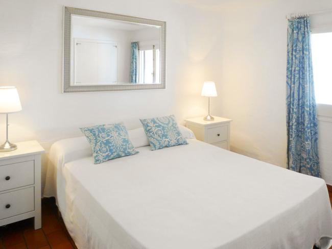 Binibequer Vell Villa Sleeps 7 with Pool and Air Con Images_4