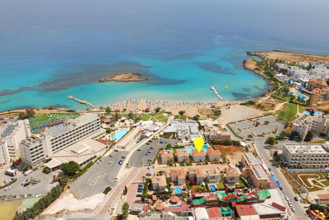 Villa in Protaras Sleeps 8 includes Swimming pool and Air Con 5 0 Images_1