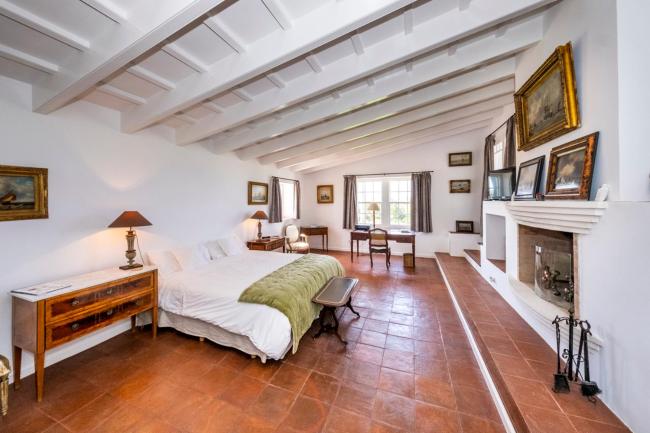 Trebeluger Villa Sleeps 14 with Pool and Air Con Images_4
