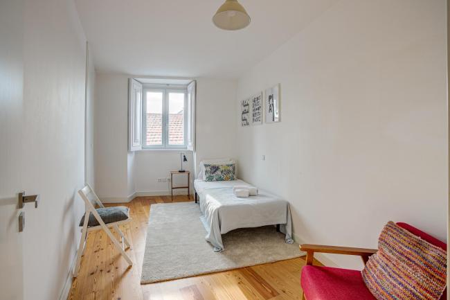 Design and Charming Tailor Made Duplex in Bica Images_3