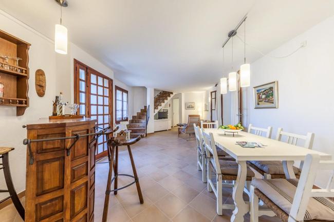 Villa in Pollenca Sleeps 6 includes Swimming pool and Air Con 6 Images_2