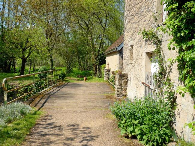 Peaceful Holiday Home in Burgundy, next to River Images_3