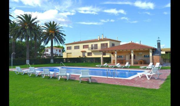 Reus Villa Sleeps 20 with Pool and Air Con Images_2