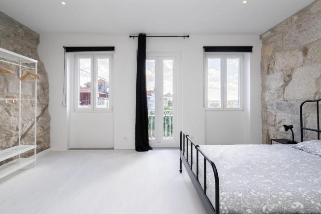 GuestReady - Capacious Design Room 2 in Downtown Porto Images_3