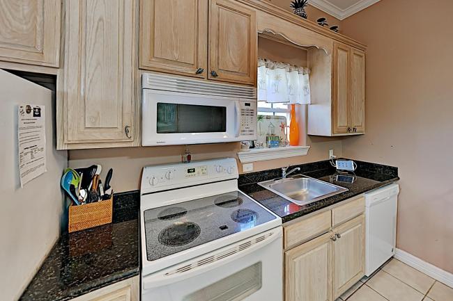 All-Suite Swordfish Retreat - 1 Block to Beach Duplex Images_2