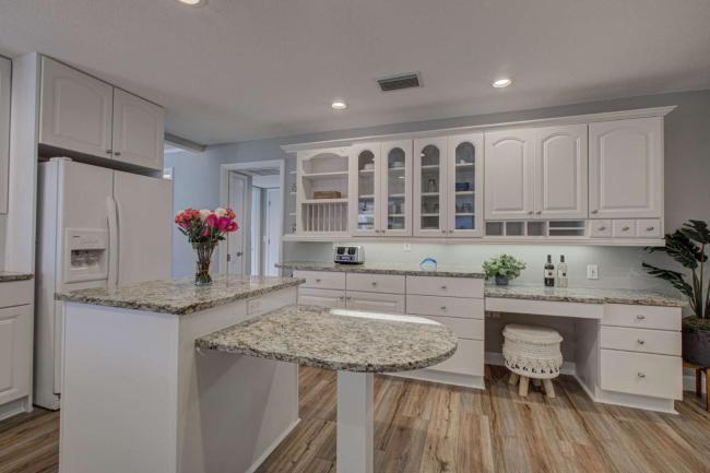 Azure Paradise on the Canal Images_3