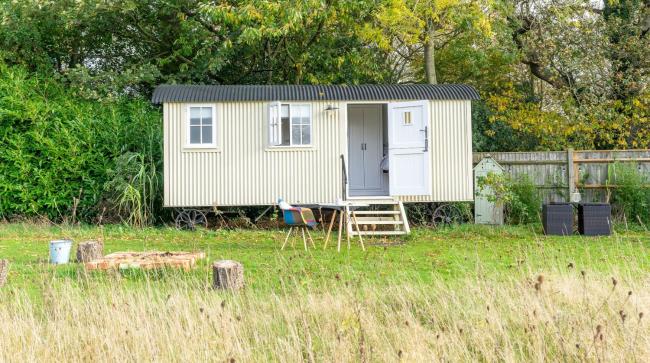 Plum Guide - The Hideaway Hut Images_3