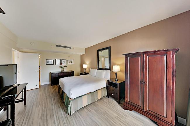 Aqua Palms Waikiki - Ocean-View Penthouse with Pool condo Images_2