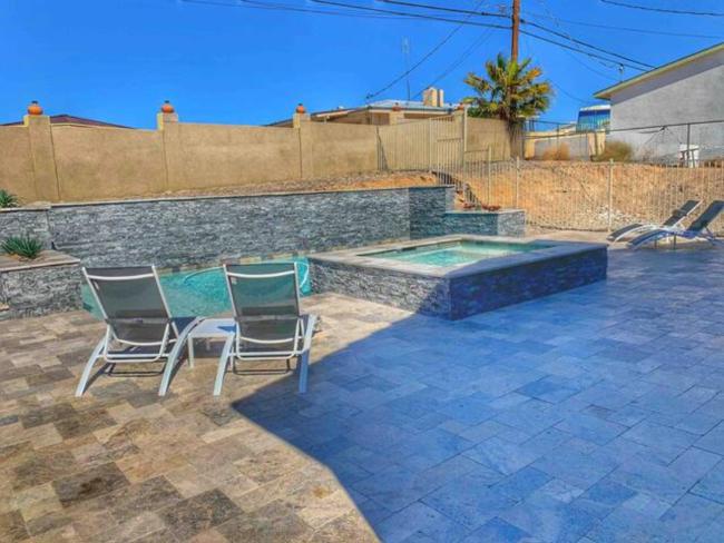 WATERFALL SUNSETS - Modern & Spacious Vacation Rental Images_3