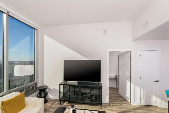 2BR Elegant Luxury Suite With Gym & Pool By ENVITAE Images_4