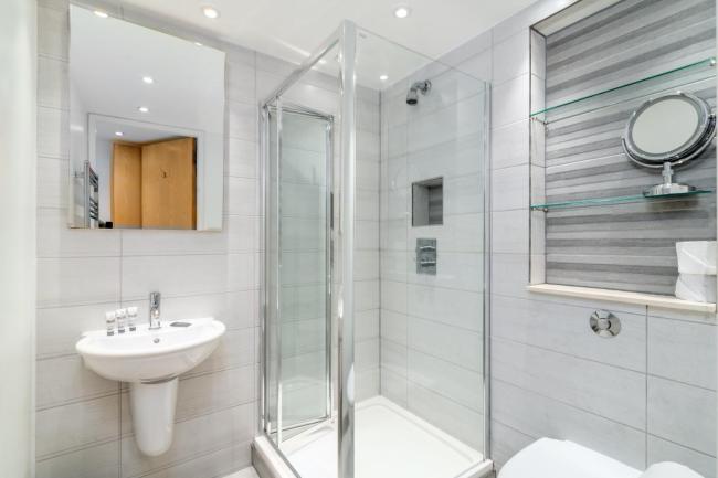 GuestReady - Stylish 2BR Home in Islington Images_3