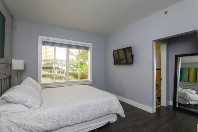 One Block to Ocean 206 Studio Images_5