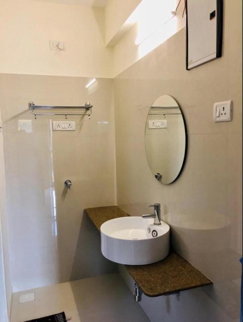 Well designed Luxurious 1 BHK at Anjuna with a pool. Images_1