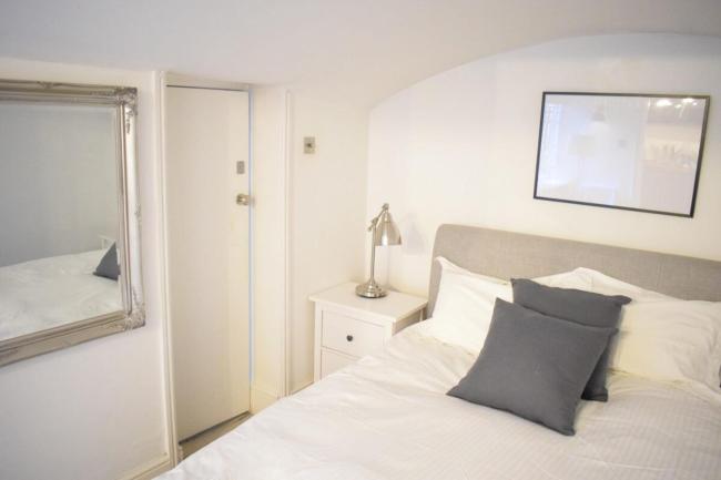 Stylish 1 Bedroom Flat in Lovely Kensington Images_5