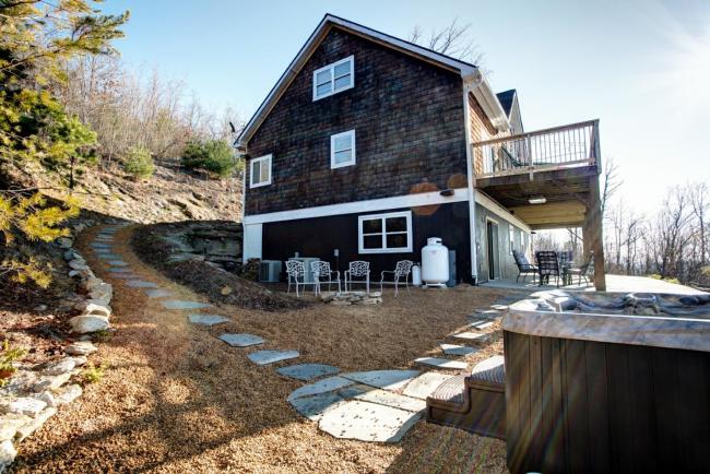 Long View luxury with Terrific views, Hot tub, Relaxing & Secluded in Asheville-Hendersonville Images_3