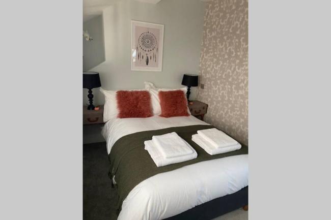 Perfectly located 2 bed apt on the Kings Road Images_5
