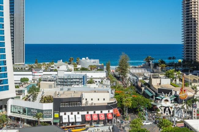Circle on Cavill — 3 Bedroom with Ocean View in the heart of Surfers! Images_2