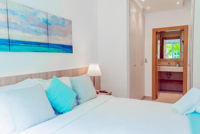 Modern Condo just steps from the beach - BGH3 Images_4