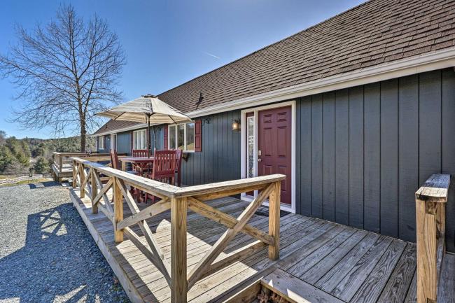Comfy Ranch Apartment in New River Stables! Images