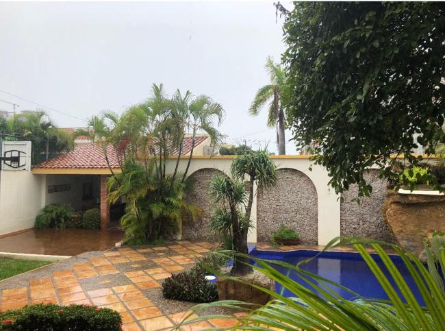 SE RENTA CASA COMPLETA CON ALBERCA PRIVADA EN MAZATLAN A SOLO 5 CUADRAS DE LA PLAYA EN ZONA DORADA Images_1
