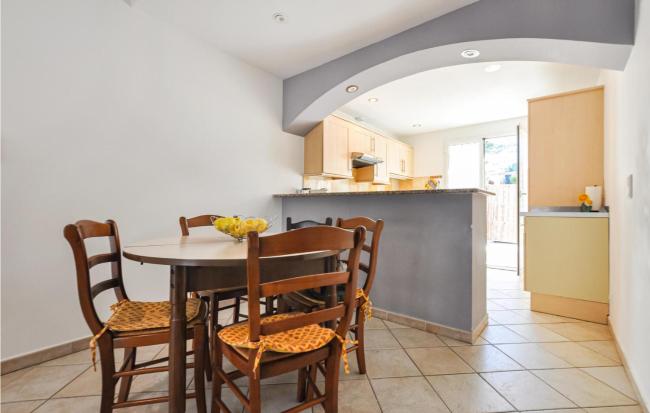 Nice apartment in Antibes with WiFi and 3 Bedrooms Images_4
