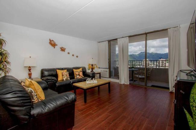 Royal Kuhio Penthouse on 36th Floor With Mountain Views Images_2