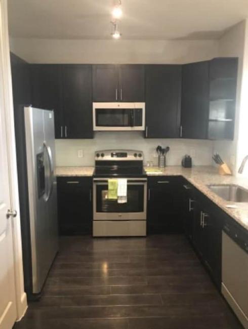 Upscale 1BR unit in Luxury Community Near Midtown Images_5