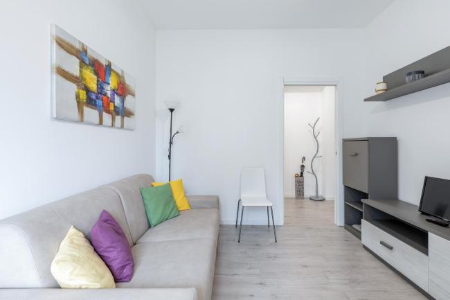 Piazza De Angeli M1 Comfortable Flat with Balcony Images_4