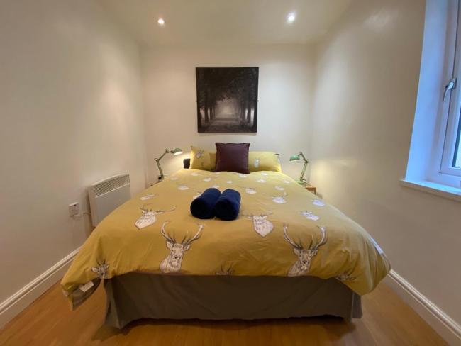 Block of 5 Flats for Groups of up to 24 In City Centre Images_1