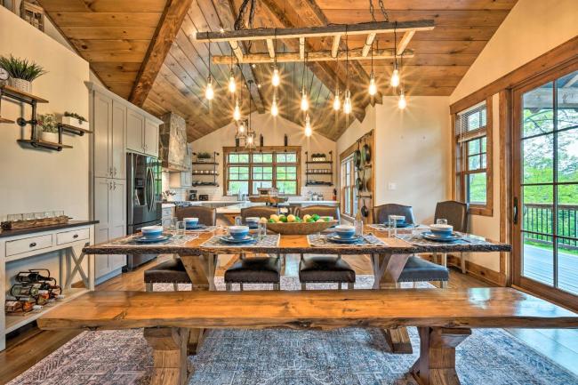 Elegant Mtn Chalet with Deck 1 Mi to Mt Snow! Images_5