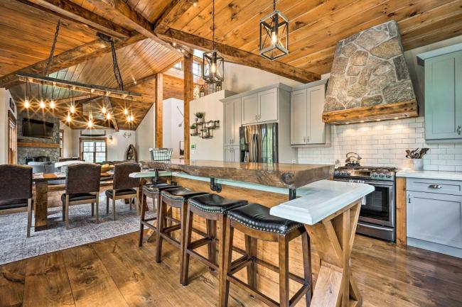 Elegant Mtn Chalet with Deck 1 Mi to Mt Snow! Images_2
