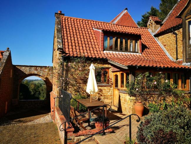 Plum Guide - The Cobnut Images_3