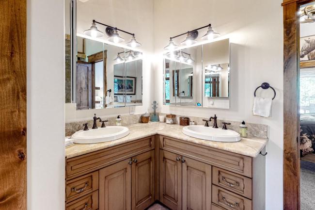 Custom Casa on the Creek Images_4