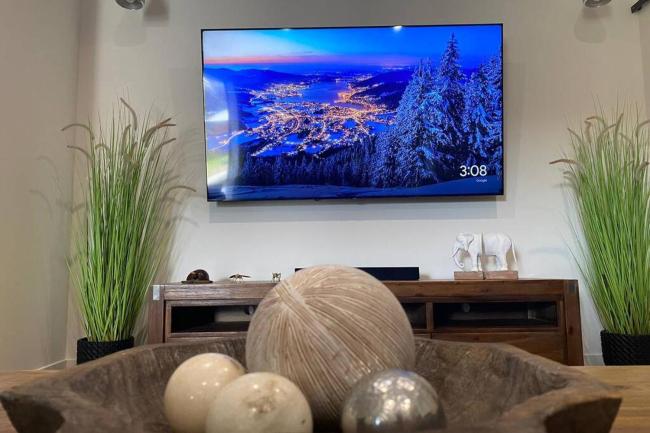 Spacious, Contemporary and Self-Contained with Beautiful Views Images_1
