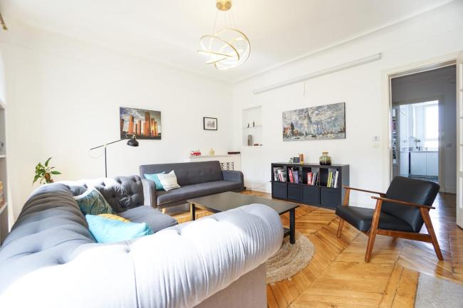 Spacious flat with view on the Sacré Coeur Images_1