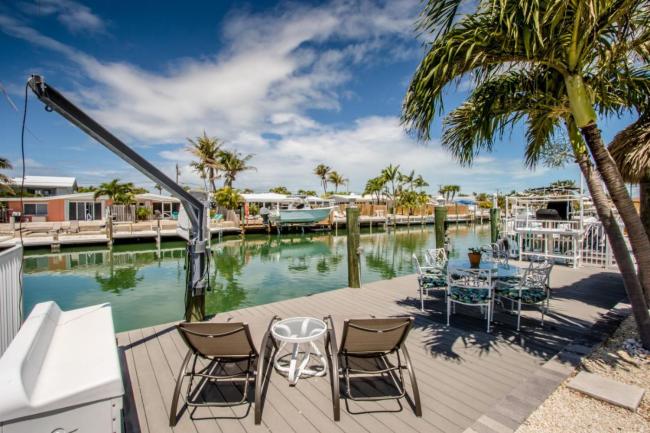 A Cut Above 3bed/2bath duplex with private pool, dockage & cabana club Images_2