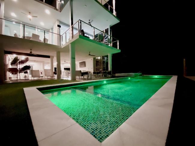 A Coastal Getaway 6/4.5 Bath w Pool, Dock & Kayaks Images_4