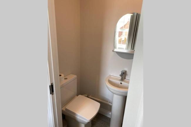 Double En-suite Private Room - Fernhill Heath Images_5