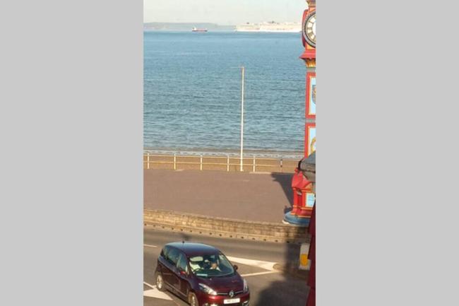 Amazing sea views ,brilliant location Apartment Images_3