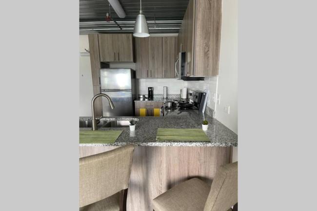 HTOWN HoneyComb Hideout Images_2