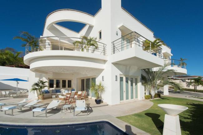 Giant luxurious mansion in Flamingo with pool and sumptuous ocean views Images_3