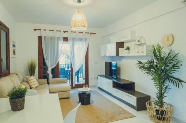 Biniforcat CB. Piscina y acceso directo a Cala. Images_5