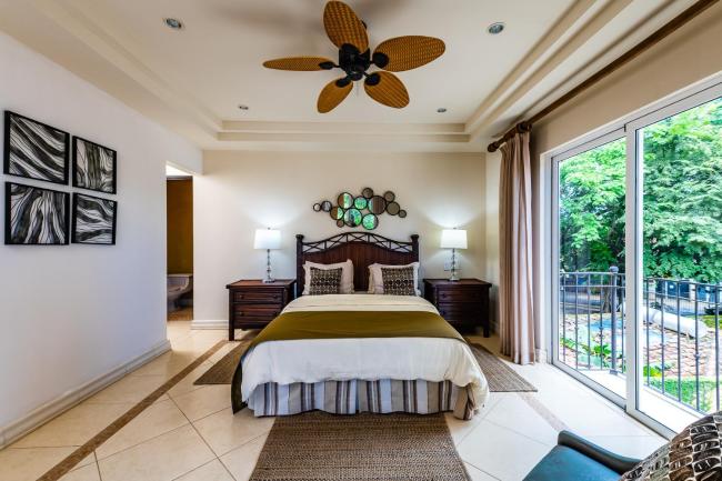 LUXURY 3BR appt, CENTER, 2 min to BEACH, hi-speed wifi Images_1