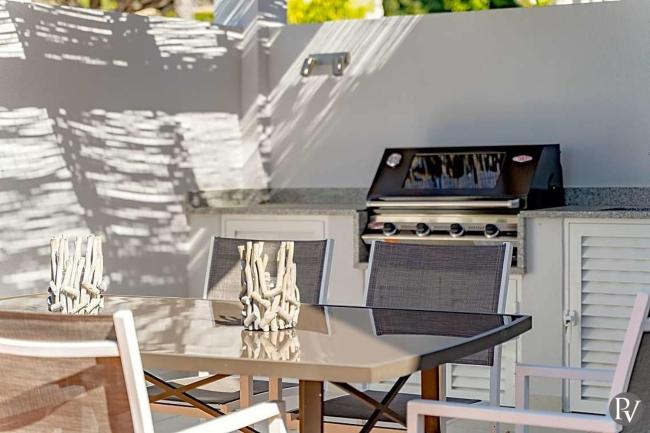 Vale do Lobo Villa Sleeps 8 with Pool Air Con and WiFi Images_4